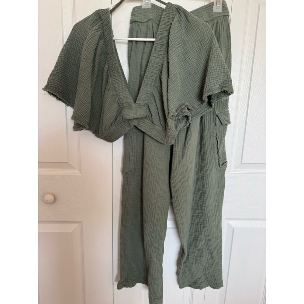 Aerie sage green pool to party flutter sleeve crop top & pant lounge set size S